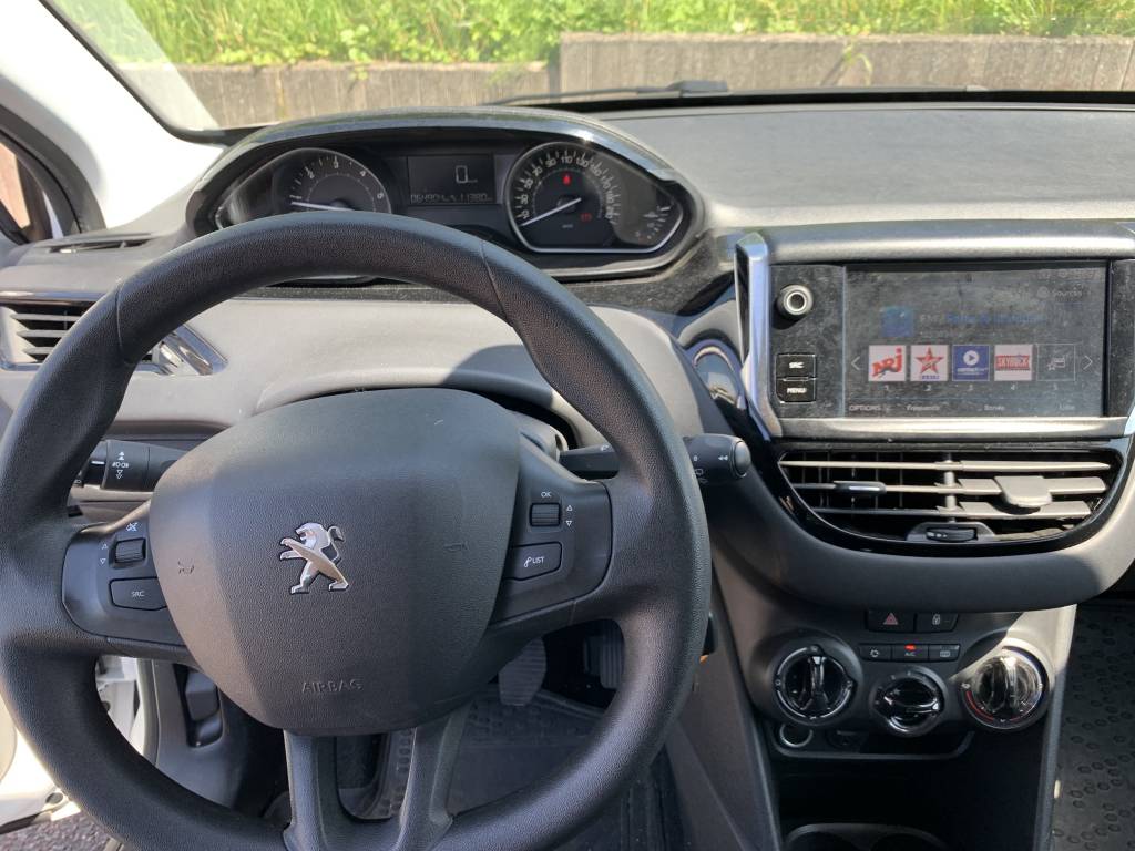 Peugeot 208 affaire - 1.6 BLUEHDI 100 PREMIUM PACK